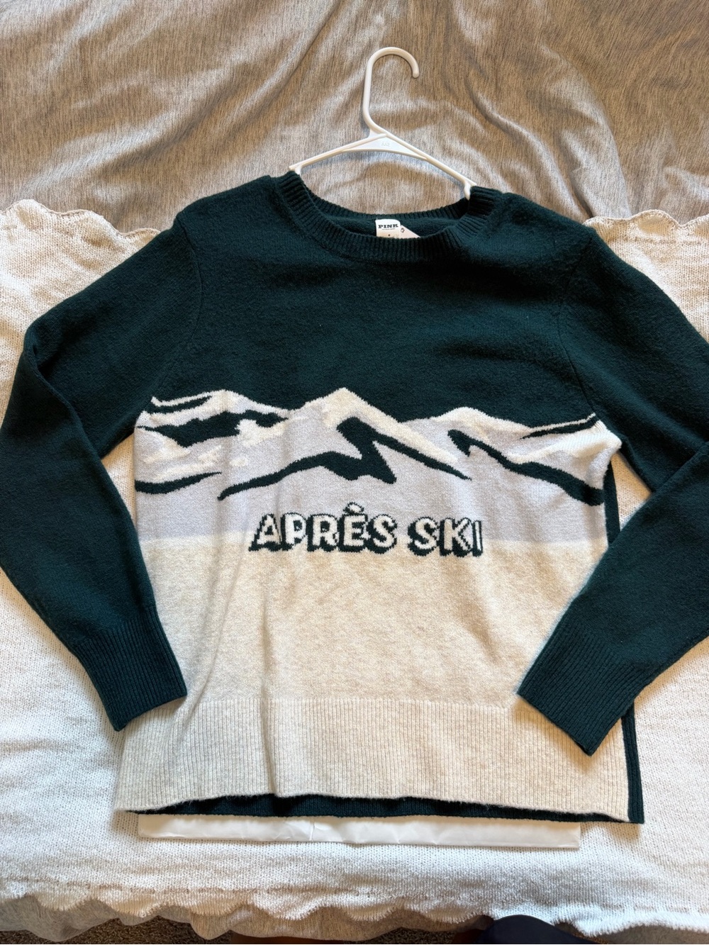 PINK Victoria's Secret Dark Green & Cream 'APRÈS SKI' Mountain Crewneck Sweater